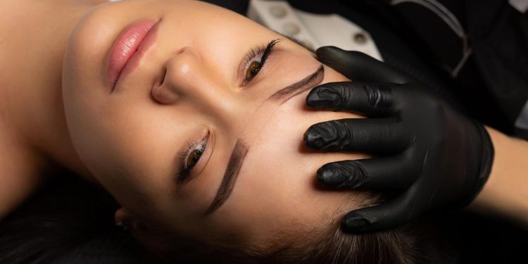 How to Perfect Eyebrow Tinting: A Beginner’s Guide