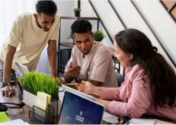 Guru launches Slack AI search. Now, employees can search across all their apps–without leaving Slack.