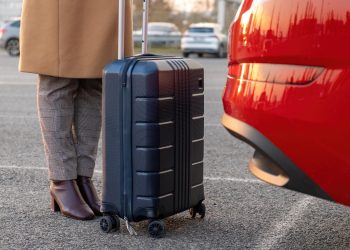 What Makes Airport Shuttle Services More Convenient Than Taxis?